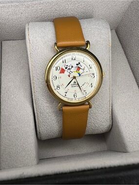 Vintage Lorus Disney Mickey Rotating Through The Years  Quartz Women Wrist Watch